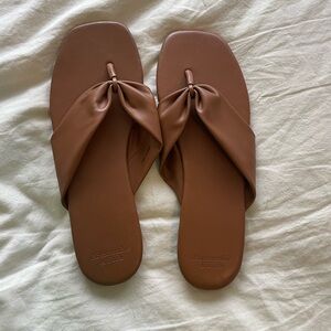 NWOT Abercrombie & Fitch Brown Sandals 7.5